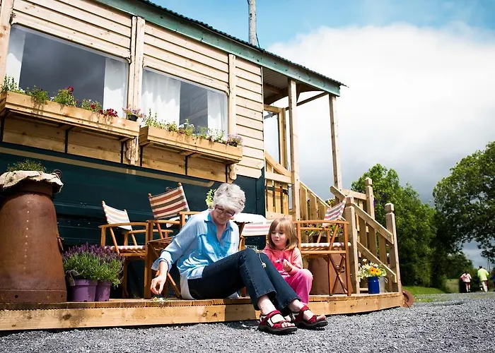 Burren Glamping 팜스테이 *